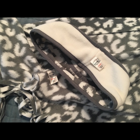 🩶OLD NAVY Super Soft & Warm Scarf/Head Wrap Set - Picture 3 of 8